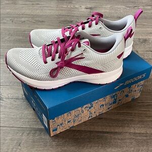 Brooks Revel 5 size Women's 8.5